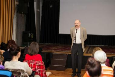 Lílávadzsra előadást tart a Kossuth Klubban, 2013